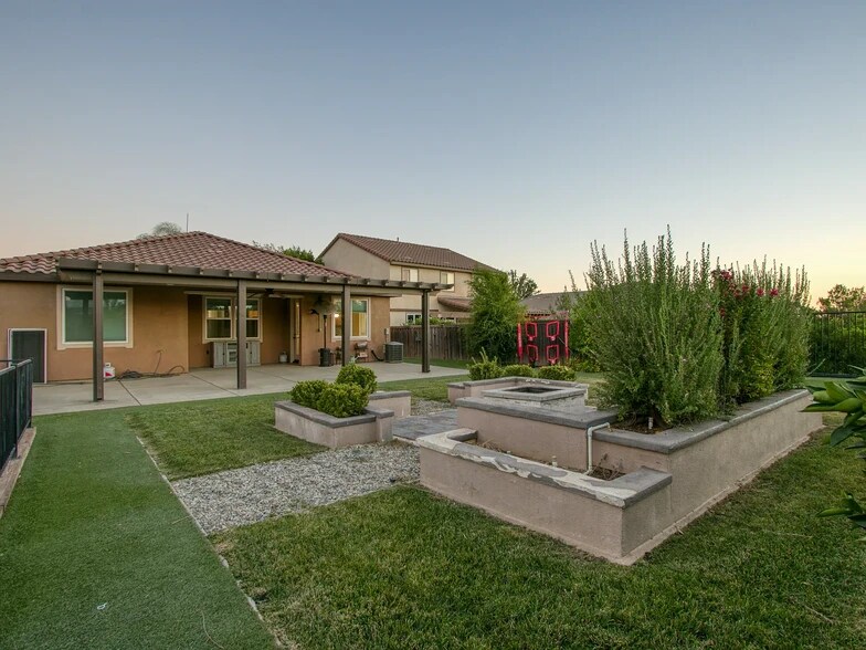 Building Photo - 38152 Mulligan Dr