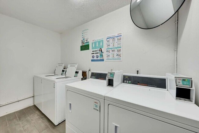 Building Photo - Quarters #B-305