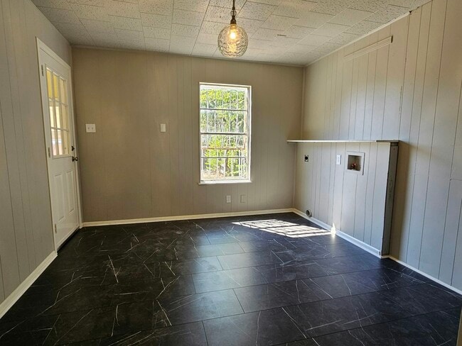 Building Photo - 3214 W Travis St