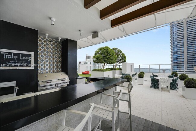 Building Photo - 1010 Brickell Ave