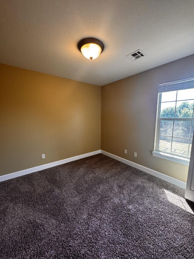 Building Photo - 15 Bluestem Ln