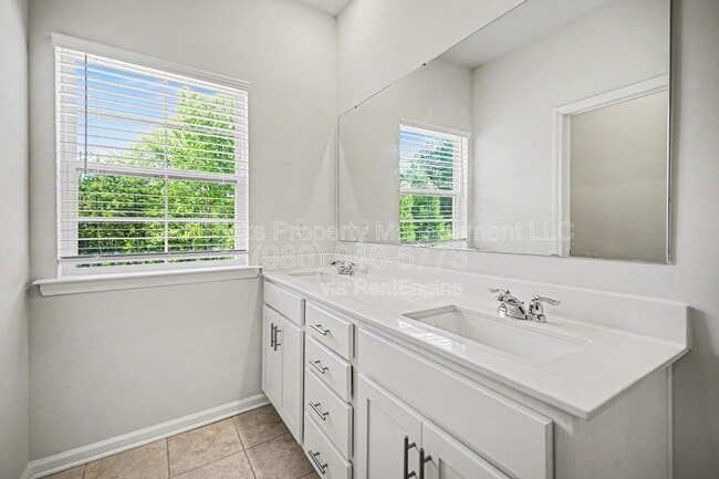 Building Photo - 7828 Nelson Rd