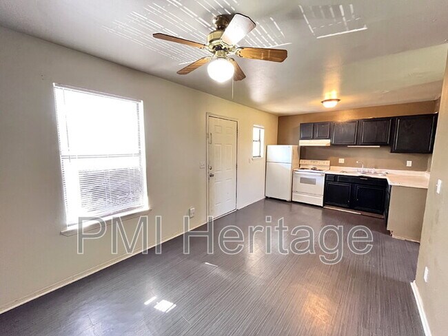 Building Photo - 809 E Huntsville Ave