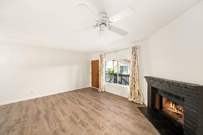 Building Photo - Fabulous University Heights location!