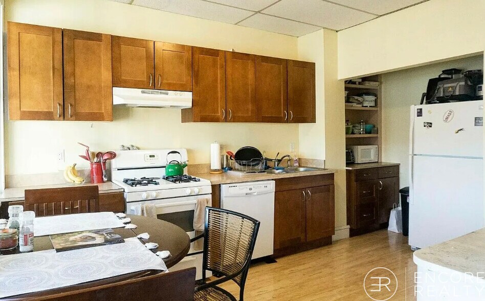 Primary Photo - 32 Orkney Rd