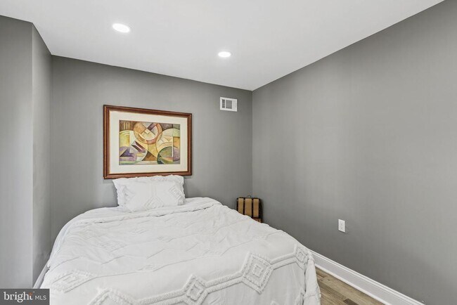 Building Photo - 1934 E Lafayette Ave