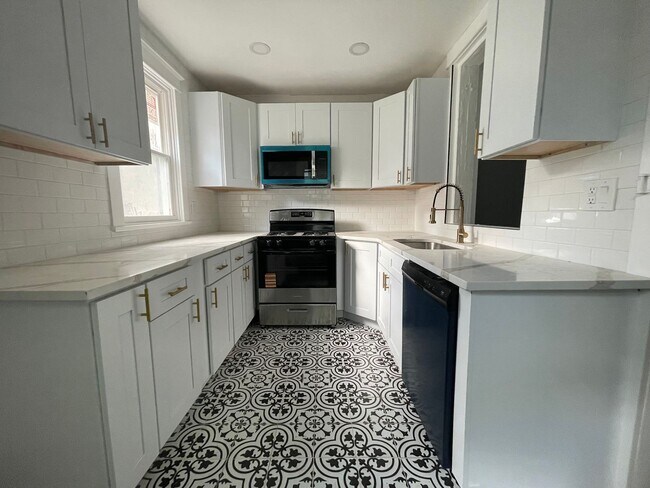 Building Photo - 30 N 56th St