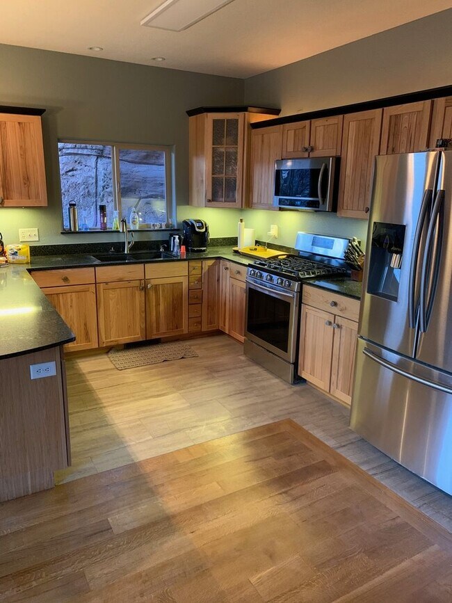 Building Photo - Spacious 3BR 3BA Townhome in Durango