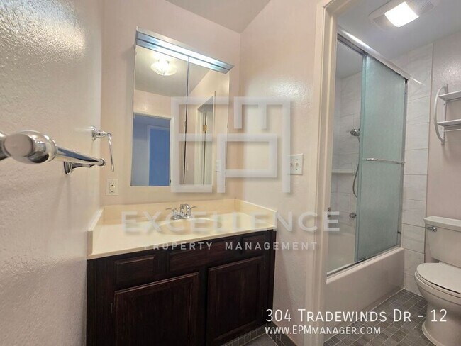 Building Photo - 304 Tradewinds Dr