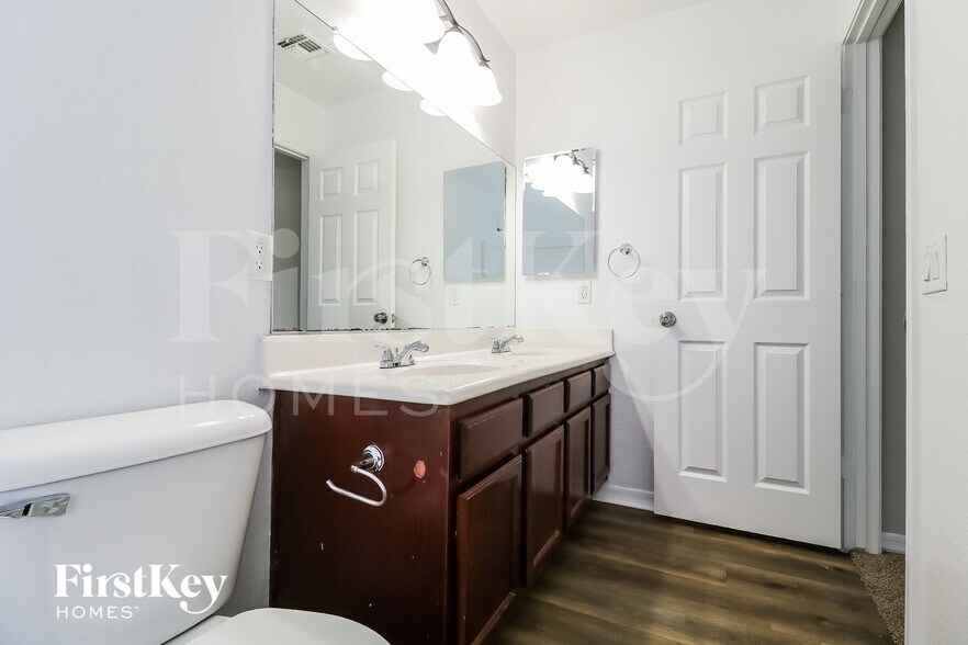 Building Photo - 21797 W Sonora St