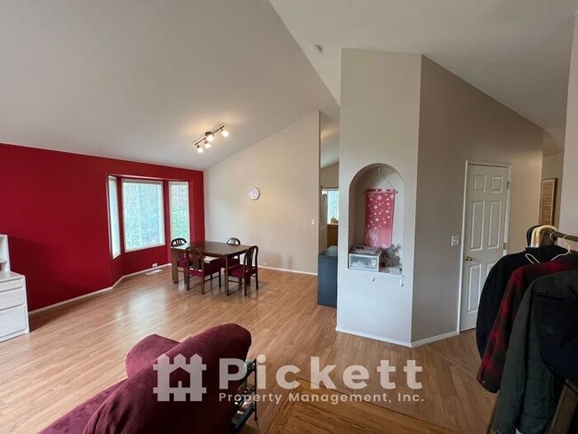 Building Photo - 3 Bedroom Rambler in McCormick Woods!