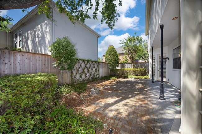 Building Photo - 1536 Potomac Dr