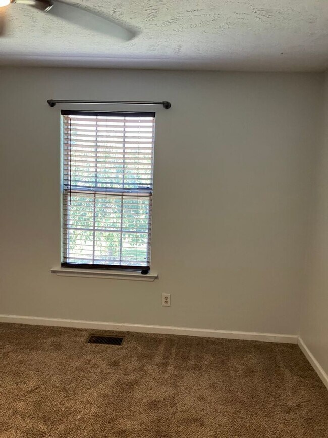 Building Photo - 308 Vernon Traylor Dr