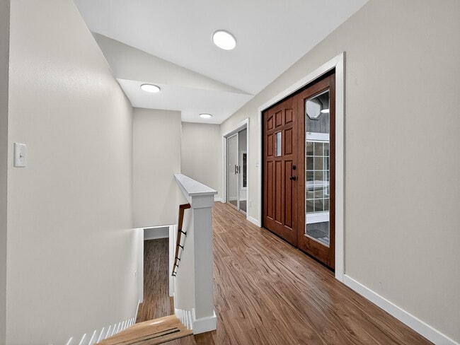 Building Photo - 5502 NE 10th St