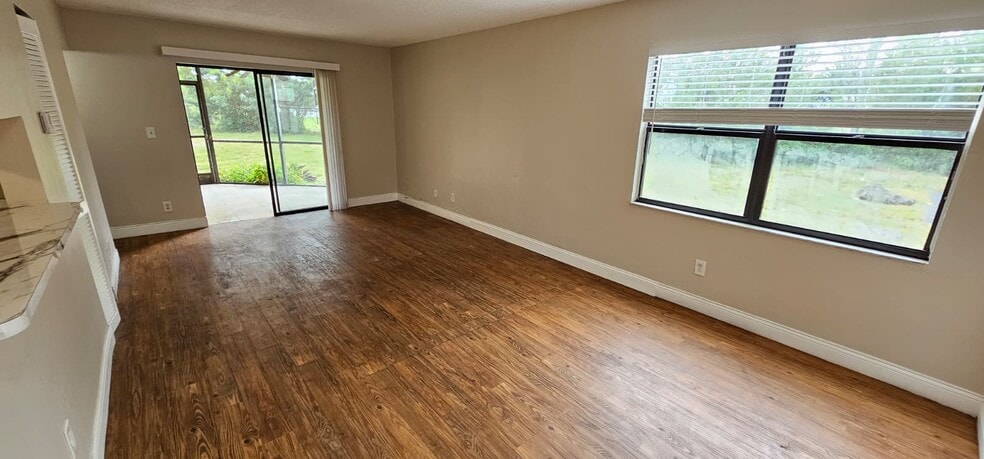 Building Photo - 3400 Foxcroft Rd