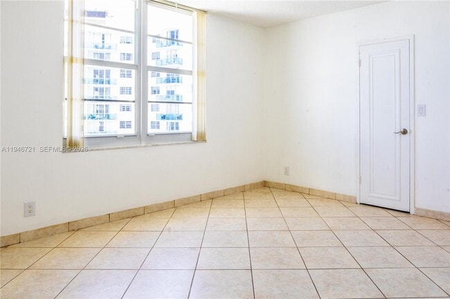 Building Photo - 3725 S Ocean Dr