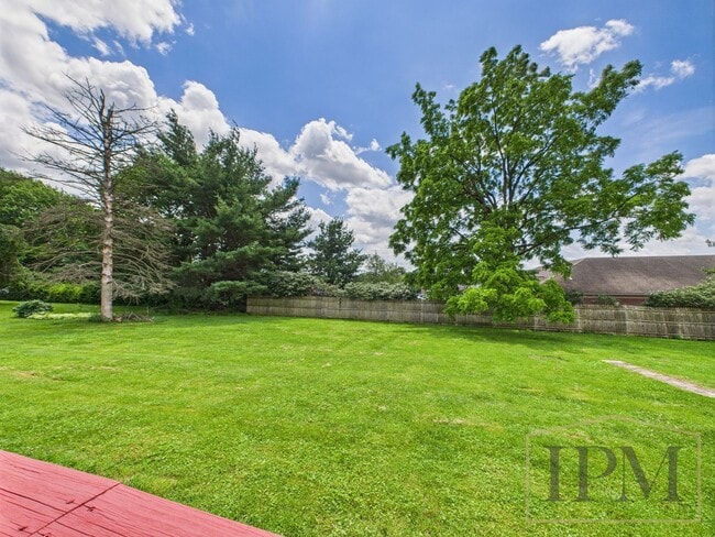 Building Photo - Available Now! Beautiful 3 Bedroom 2 Bath ...