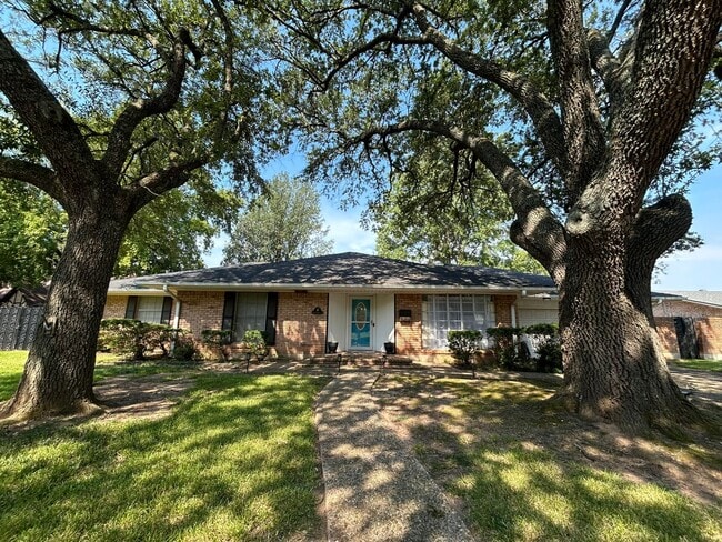 Primary Photo - SPACIOUS HOME IN OF NORTH BOSSIER