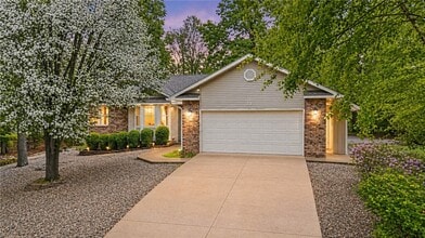 Building Photo - 11 Blakeney Ln