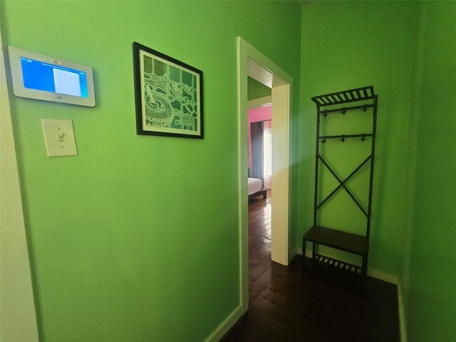 Building Photo - 1119 Broadway Avenue J