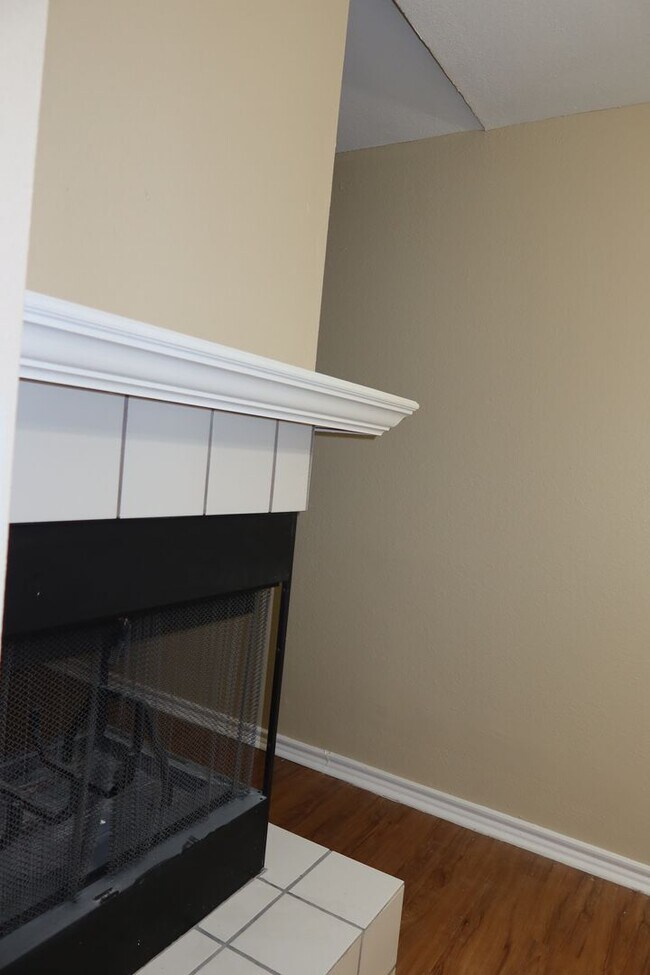 Building Photo - POINTE 360 @ 2222 - Stand Alone 1BD  WITH GARAGE- RESORT POOL - DOG PARK- Rent Special