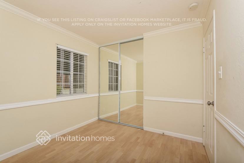 Building Photo - 274 Redwing St