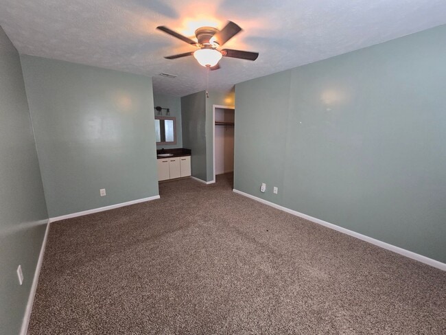 Building Photo - 1018-4 Woodcreek Dr - Stewarts Creek