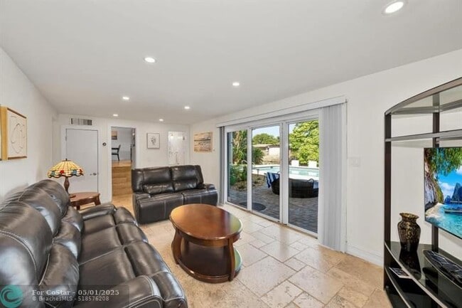 Building Photo - 1771 NE 35th St