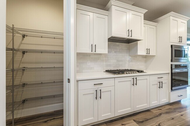 Building Photo - 8989 N Kale Cir
