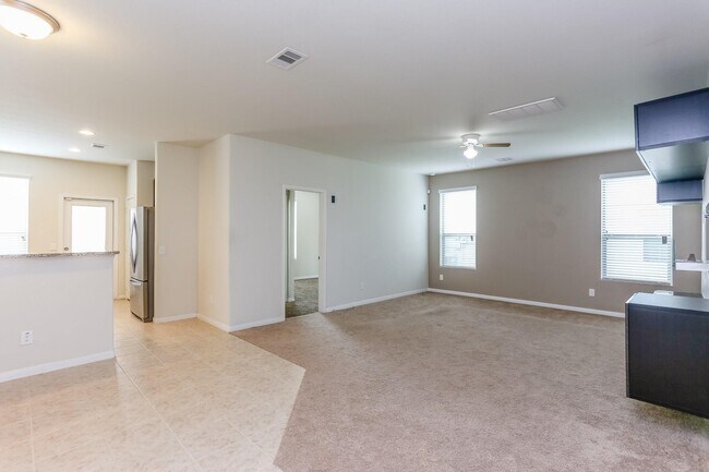 Building Photo - 914 Canyon Hill Ln