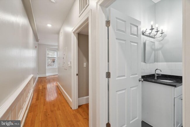 Building Photo - 1955 Locust St