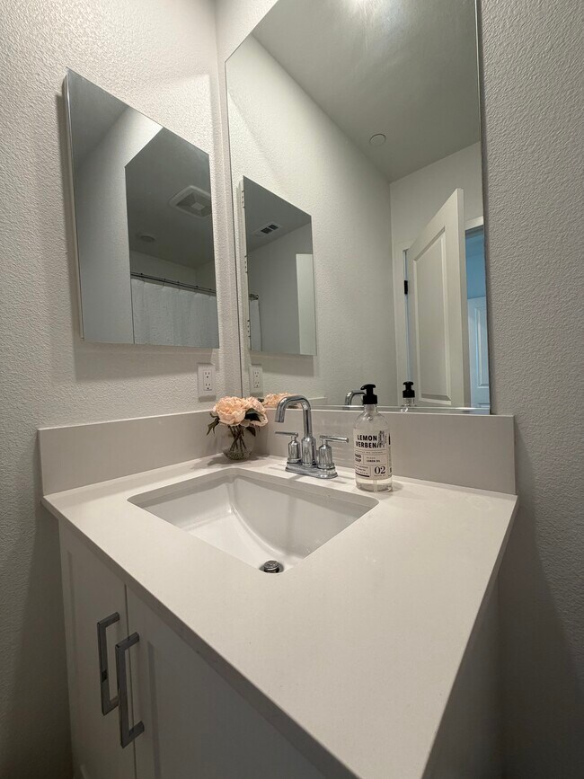 Building Photo - 2115 Senita Dr