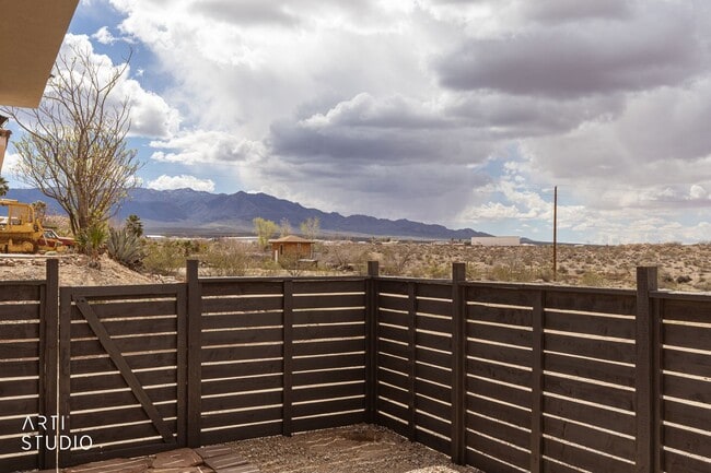 Building Photo - Beautiful, Brand-New 4 Bedroom Home in Scenic AZ