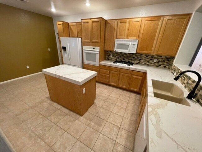 Building Photo - *WONDERFUL SINGLE STORY HOME IN GREEN VALLEY RANCH GATED COMMUNITY!!**