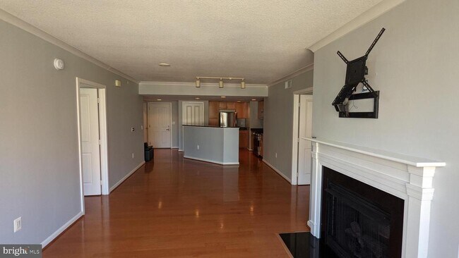 Building Photo - 2220 Fairfax Dr