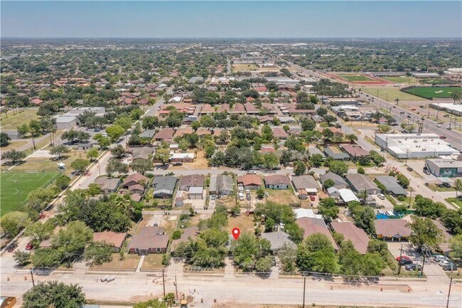 Building Photo - 25 Quince Ave