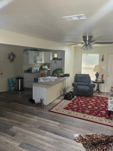 Building Photo - 5011 Lawndale Ave