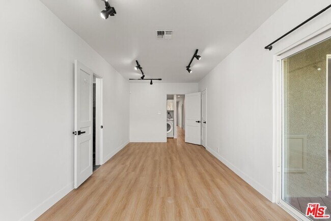 Building Photo - 2522 Armacost Ave