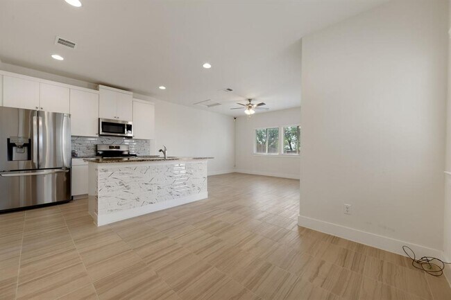 Building Photo - 603 White Steppe Way