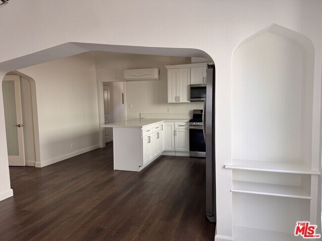 Building Photo - 1325 S Rimpau Blvd