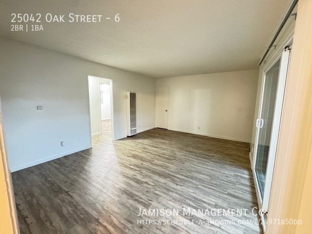 Building Photo - 25042 Oak St