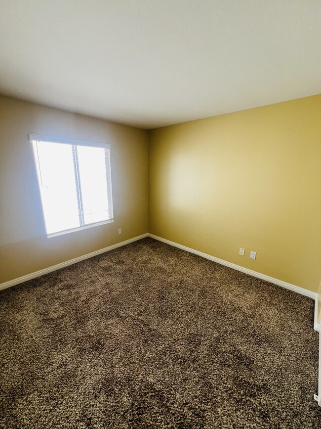 Building Photo - 32382 Gardenvail Dr