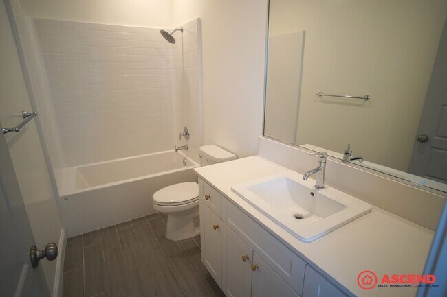 Building Photo - 4 Bedroom House in Gossamer Grove!