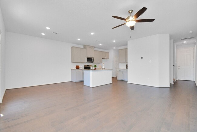 Building Photo - 27911 Western Crk Ct