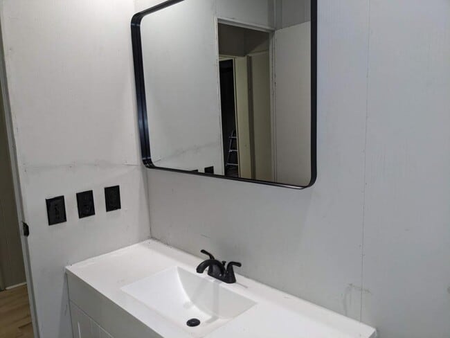 Building Photo - 12100 Lullingstone Rd