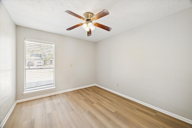 Building Photo - 25903 Long Hill Ln