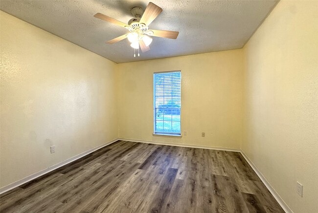 Building Photo - 22611 Braken Carter Ln