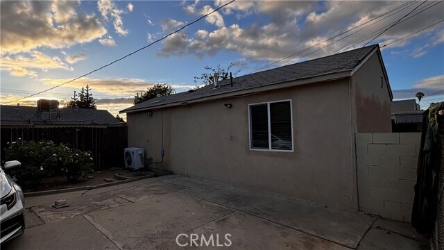 Building Photo - 7922 Lindley Ave