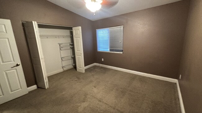 Building Photo - 2 Story, 4 Bed, 2.5 Bath in Southwest