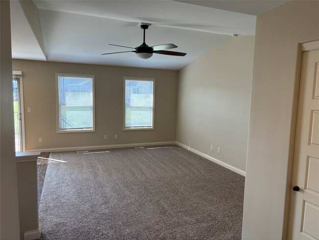 Building Photo - 24 Tennis Ct